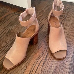 Ankle strap sandal